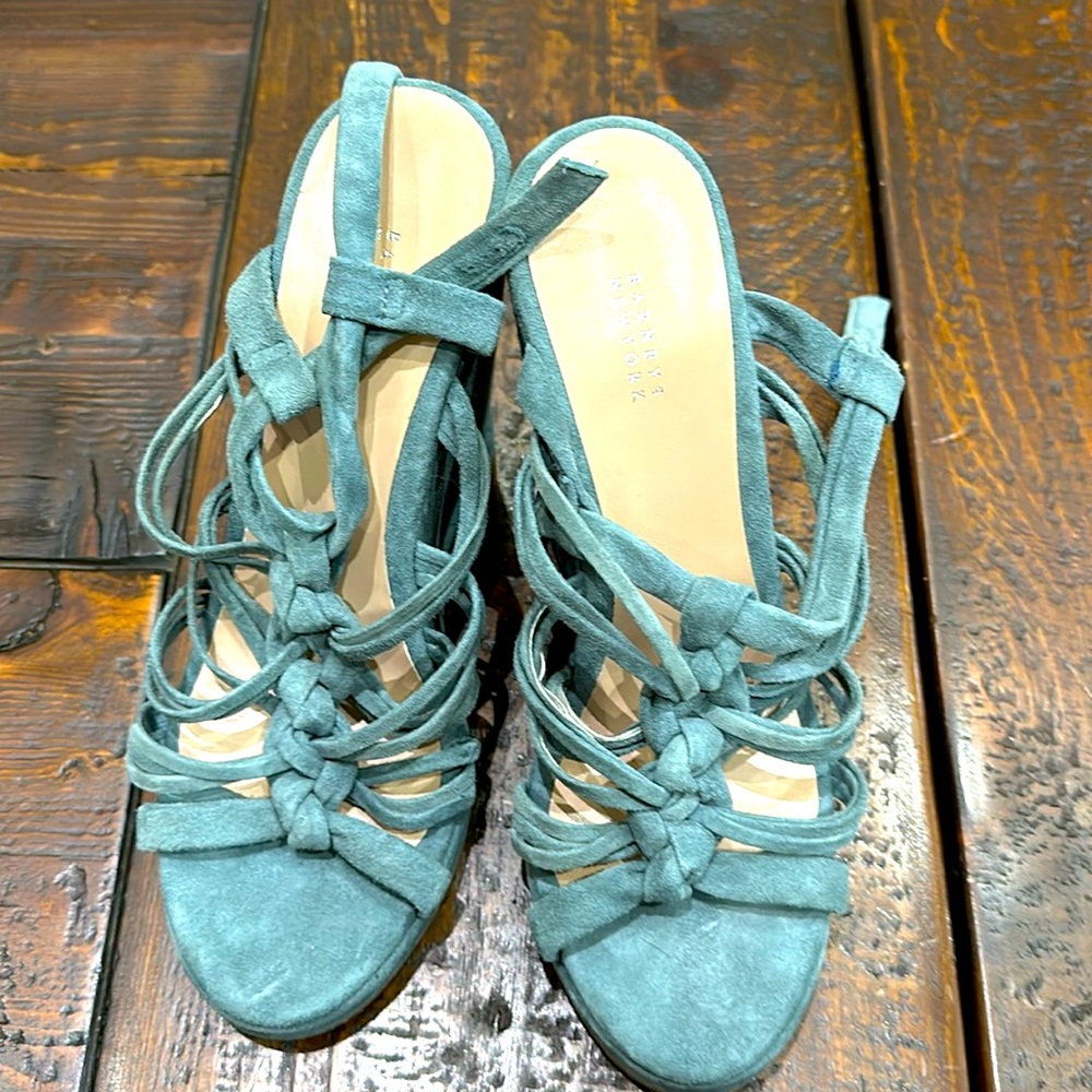 NWOT Barneys New York’s green suede heels size 39 .